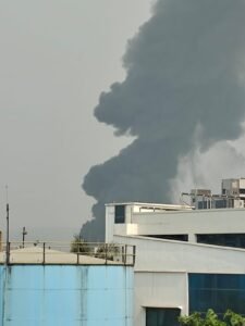 MIDC में भयंकर आग TURBHE MIDC (PAWNE): खतरे की घंटी MIDC PWANE FIRE